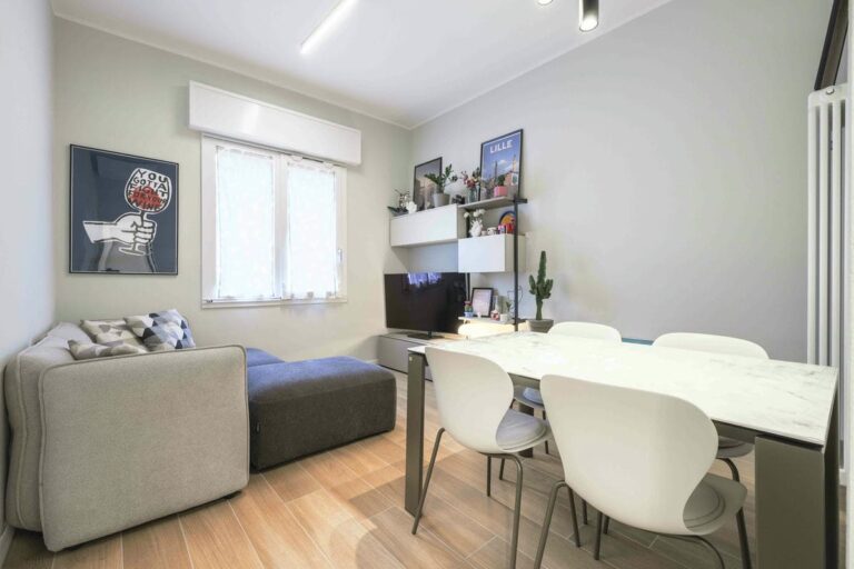 Area conviviale progettata per una casa ristrutturata a Bologna