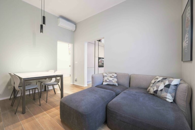 Interni contemporanei a Bologna - Zona relax e sala da pranzo in un appartamento moderno