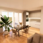 Zona giorno open space nei toni del beige e del grigio con tavolo in marmo scuro e cucina componibile ad angolo